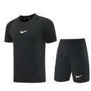 Conjunto de camiseta y pantalón corto Nike