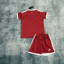 Conjunto Infantil Qatar I 26/27 Camiseta y Pantalón