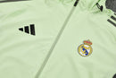CHÁNDAL REAL MADRID CON CHAQUETA CORTAVIENTO Y PANTALÓN 25/26 HOMBRE