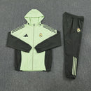 CHÁNDAL REAL MADRID CON CHAQUETA CORTAVIENTO Y PANTALÓN 25/26 HOMBRE