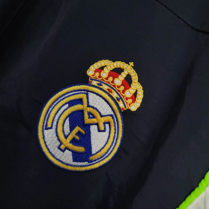 CHAQUETA CORTAVIENTOS REAL MADRID RETRO ✅