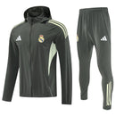 CHÁNDAL REAL MADRID CON CHAQUETA CORTAVIENTO Y PANTALÓN 25/26 HOMBRE