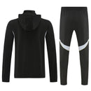 CHÁNDAL REAL MADRID CON CHAQUETA CORTAVIENTO Y PANTALÓN 25/26 HOMBRE