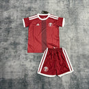 Conjunto Infantil Qatar I 26/27 Camiseta y Pantalón