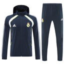 CHÁNDAL REAL MADRID CON CHAQUETA CORTAVIENTO Y PANTALÓN 25/26 HOMBRE