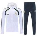 CHÁNDAL REAL MADRID CON CHAQUETA CORTAVIENTO Y PANTALÓN 25/26 HOMBRE