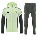CHÁNDAL REAL MADRID CON CHAQUETA CORTAVIENTO Y PANTALÓN 25/26 HOMBRE