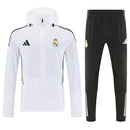 CHÁNDAL REAL MADRID CON CHAQUETA CORTAVIENTO Y PANTALÓN 25/26 HOMBRE