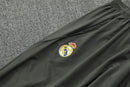 CHÁNDAL REAL MADRID CON CHAQUETA CORTAVIENTO Y PANTALÓN 25/26 HOMBRE
