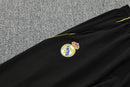 CHÁNDAL REAL MADRID CON CHAQUETA CORTAVIENTO Y PANTALÓN 25/26 HOMBRE