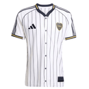 Boca Juniors 2025, Camiseta Boca béisbol, Boca Juniors US Pack, Jersey Boca blanca, Camiseta Boca estilo americano, Calidad 1.1 Boca, Ropa Boca Juniors urbana, Nueva colección Boca 25/26, Regalo fútbol hombre, Tienda Hincha Futbolero.
