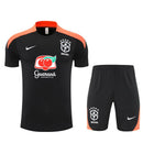 Brasil 2026, Conjunto entrenamiento Brasil, Ropa oficial Brasil negro, Camiseta entrenamiento Brasil 2026, Kit de fútbol hombre negro naranja, Regalo fútbol hombre Brasil, Ropa CBF entrenamiento, Pantalón corto Brasil negro, Comprar conjunto entrenamiento barato, Tienda Hincha Futbolero.