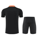Brasil 2026, Conjunto entrenamiento Brasil, Ropa oficial Brasil negro, Camiseta entrenamiento Brasil 2026, Kit de fútbol hombre negro naranja, Regalo fútbol hombre Brasil, Ropa CBF entrenamiento, Pantalón corto Brasil negro, Comprar conjunto entrenamiento barato, Tienda Hincha Futbolero.