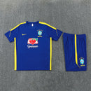 Conjunto hombre Selección Brasil temporada 2026 2027 oficial Jordan camiseta y pantalón corto azul marino detalles amarillos fútbol técnica transpirable Canarinha entrenamiento mundial.