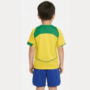 Conjunto infantil retro selección Brasil 2004 primera equipación amarilla y azul calidad 1.1 premium época Ronaldinho Adriano diseño Total 90 oficial, Brasil infantil retro, Conjunto niño Brasil 2004 amarillo, Ropa selección Brasil niños retro, Equipación Brasil junior 04, Calidad 1.1 infantil, Tienda Hincha Futbolero, Regalo niño Brasil fútbol, Camiseta amarilla Brasil niño retro, Brazil Kids Retro 2004 T90.