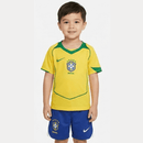 Conjunto infantil retro selección Brasil 2004 primera equipación amarilla y azul calidad 1.1 premium época Ronaldinho Adriano diseño Total 90 oficial, Brasil infantil retro, Conjunto niño Brasil 2004 amarillo, Ropa selección Brasil niños retro, Equipación Brasil junior 04, Calidad 1.1 infantil, Tienda Hincha Futbolero, Regalo niño Brasil fútbol, Camiseta amarilla Brasil niño retro, Brazil Kids Retro 2004 T90.