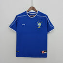 Camiseta hombre selección de Brasil mundial 1998 segunda equipación azul retro calidad 1.1 premium Ronaldo Rivaldo Tienda Hincha Futbolero. Brasil 1998, Camiseta Brasil azul, Ropa Brasil retro, Camiseta Brasil 98 azul, Calidad 1.1 Brasil, Ronaldo Nazario Jersey, Tienda Hincha Futbolero, Brazil Retro Jersey 1998.