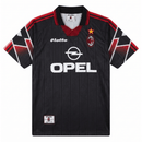 Camiseta AC Milan Tercera Equipación 1997/98 Hombre Retro -AC Milan, Milan, Rossoneri, San Siro, Serie A, Italian Football, Adidas, Maldini, Paolo Maldini, Weah, Boban, 1997, 1998, Retro, Vintage, Camiseta Clásica, Tercera Equipación, Third Kit, Negra, Black, Opel, Hombre, Men, Camiseta de Hombre, Tienda Hincha Futbolero, Fútbol Italiano