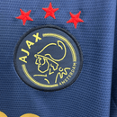 Camiseta hombre Ajax Bob Marley edición especial azul marino temporada 2025 2026 calidad 1.1oficial, Ajax Bob Marley azul marino, Camiseta Ajax 2025, Camiseta Ajax Three Little Birds, Camiseta especial Ajax hombre, Calidad 1.1 Ajax, Tienda Hincha Futbolero, Eredivisie 2026, Bloke Core Ajax, Regalo hombre Bob Marley, Jersey Ajax Marley navy.