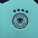 Camiseta hombre selección Alemania entrenamiento azul temporada 2026 2027 calidad 1.1 premium transpirable Tienda Hincha Futbolero. Alemania 2026, Entrenamiento Alemania azul, Camiseta Alemania 2027, Ropa Alemania fútbol, Camiseta entrenamiento azul, Calidad 1.1 Alemania, DFB Training 2026, Tienda Hincha Futbolero, Germany Training Jersey 26/27 blue.