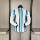 Camiseta hombre Selección Argentina temporada 2025 2026 color azul y blanca manga larga oficial versión jugador fútbol técnica transpirable 3 estrellas.