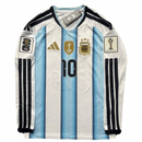 Camiseta hombre selección Argentina manga larga primera equipación celeste y blanca temporada 2026 2027 con parches Copa del Mundo calidad 1.1 oficial, Argentina 2026, Camiseta Argentina manga larga, Camiseta Argentina parches mundial, Camiseta Messi 2026, Equipación Argentina barata, Calidad 1.1 Albiceleste, Tienda Hincha Futbolero, Copa del Mundo 2026, Bloke Core 2026, Camiseta 3 estrellas, Regalo fútbol Argentina, Camiseta Argentina 26/27.
