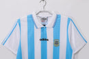 Camiseta oficial de la Selección Argentina primera equipación temporada 1994 1995 blanca y celeste retro para hombre, diseño clásico de Tienda Hincha Futbolero, Camiseta Argentina retro, Argentina 94/95, Ropa Argentina vintage, Comprar camiseta Argentina blanca, Albiceleste, Selección Argentina, Camisetas fútbol retro, Retro Argentina 1995, Historia Selección Argentina, Colección Argentina, Fútbol años 90.