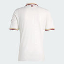 Arsenal 2026, Polo Arsenal oficial, Ropa oficial Arsenal FC, Camiseta Arsenal 25/26, Polo fútbol hombre Londres, Regalo fútbol hombre Arsenal, Camiseta polo Premier League, Equipación Emirates 2026, Arsenal lifestyle kit, Comprar polo Arsenal barato.