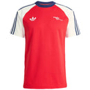 Camiseta hombre Arsenal FC OG Tee Adidas Originals temporada 2026 2027 roja estilo retro calidad 1.1 oficial, Arsenal Originals, Camiseta Arsenal OG Tee, Arsenal Adidas 2026, Ropa urbana Arsenal, Calidad 1.1 Gunner, Tienda Hincha Futbolero, Estilo Bloke Core Londres, Camisetas de futbol retro 2026, Moda Adidas Originals Futbol, Regalo futbol hombre.