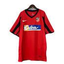Camiseta hombre Atlético de Madrid temporada 2001 2002 segunda equipación roja detalles azul marino retro calidad 1.1 premium Tienda Hincha Futbolero. Atlético de Madrid 2001, Atleti 2002, Camiseta Atlético roja, Ropa Atleti retro, Camiseta Atlético visitante, Calidad 1.1 Atleti, Fernando Torres 2002, Tienda Hincha Futbolero, Atleti Retro Jersey 01/02.