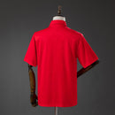 Camiseta oficial del Atlético de Madrid segunda equipación temporada 1990 1993 polo roja retro para hombre de Tienda Hincha Futbolero, diseño histórico, Camiseta Atlético Madrid retro, Atleti 90/93, Ropa Atlético Madrid vintage, Comprar camiseta Atleti roja, Colchoneros, Vicente Calderón, Camisetas fútbol retro, Retro Atlético de Madrid 1993, Historia Atleti, Colección Atlético, Liga Española.