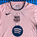 Camiseta oficial FC Barcelona edición especial temporada 2025 2026 color rosa para hombre de Tienda Hincha Futbolero, Camiseta Barcelona Edición Especial, Barcelona 2025/26, Camiseta Barcelona rosa, Jersey oficial Barça hombre, Ropa FC Barcelona exclusiva, Comprar camiseta Barcelona limitada, Calidad premium culé, Camp Nou moda, Barcelona 2026.