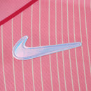 Camiseta oficial del FC Barcelona edición especial Karol G temporada 2025 2026 para hombre color rosa de Tienda Hincha Futbolero, Camiseta FC Barcelona Karol G, Camiseta Barcelona rosa, Edición especial Barcelona 2026, Ropa oficial FC Barcelona, Comprar camiseta Barça edición limitada, Calidad premium Barcelona, Barcelona x Karol G, Jersey Barcelona hombre, Moda fútbol urbana, Camiseta oficial culé.