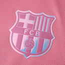 Camiseta oficial del FC Barcelona edición especial Karol G temporada 2025 2026 para hombre color rosa de Tienda Hincha Futbolero, Camiseta FC Barcelona Karol G, Camiseta Barcelona rosa, Edición especial Barcelona 2026, Ropa oficial FC Barcelona, Comprar camiseta Barça edición limitada, Calidad premium Barcelona, Barcelona x Karol G, Jersey Barcelona hombre, Moda fútbol urbana, Camiseta oficial culé.