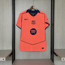 Barcelona 2026, Camiseta Barça naranja, Camiseta Barça T90, Ropa oficial Barça, Jersey Barcelona 25/26, Total 90 Barcelona, Regalo fútbol hombre Barça, Camiseta naranja fútbol, Bloke Core kit, Comprar camiseta barata, Tienda Hincha Futbolero.
