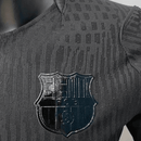 Camiseta Barcelona Negra 26/27 Versión Jugador - FC Barcelona, Barcelona, Barça, Camp Nou, Blaugranas, Culés, Versión Jugador, Player Issue, Authentic, Negra, Black, Alternativa, Away Kit, Third Kit, Hombre, Men, Camiseta de Jugador, Barcelona 26/27, Tienda Hincha Futbolero, Fútbol Español, nueva camiseta barca negra oficial la liga