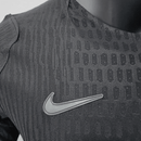 Camiseta Barcelona Negra 26/27 Versión Jugador - FC Barcelona, Barcelona, Barça, Camp Nou, Blaugranas, Culés, Versión Jugador, Player Issue, Authentic, Negra, Black, Alternativa, Away Kit, Third Kit, Hombre, Men, Camiseta de Jugador, Barcelona 26/27, Tienda Hincha Futbolero, Fútbol Español, nueva camiseta barca negra oficial la liga