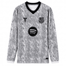 Camiseta Barcelona Portero 26/27 Manga Larga - FC Barcelona, Barcelona, Barça, Camp Nou, La Liga, Champions League, Spanish Football, Goalkeeper, Portero, Portero 2026, 2026, 2027, Camiseta Oficial, Manga Larga, Long Sleeve, Primera Equipacion, Home Kit, Gris, Grey, Negra, Black, Nike, Spotify, Hombre, Men, Camiseta de Hombre, Tienda Hincha Futbolero, Futbol Espanol