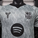 Camiseta Barcelona Portero 26/27 Versión Jugador - FC Barcelona, Barcelona, Barça, Blaugrana, Camp Nou, Portero, Arquero, Guardameta, Goalkeeper, Gris, Gray, Versión Jugador, Player Edition, Authentic, Hombre, Camiseta de Hombre, Barcelona 26/27, Tienda Hincha Futbolero, Fútbol Español, La Liga, camiseta oficial