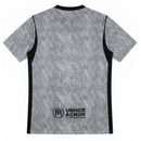 Camiseta Barcelona Portero 26/27 Versión Jugador - FC Barcelona, Barcelona, Barça, Blaugrana, Camp Nou, Portero, Arquero, Guardameta, Goalkeeper, Gris, Gray, Versión Jugador, Player Edition, Authentic, Hombre, Camiseta de Hombre, Barcelona 26/27, Tienda Hincha Futbolero, Fútbol Español, La Liga, camiseta oficial