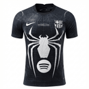 Camiseta Barcelona Spider 26/27 Versión Jugador - FC Barcelona, Barcelona, Barça, Camp Nou, Blaugranas, Culés, Edición Especial, Spider, Versión Jugador, Player Issue, Authentic, Negra, Black, Hombre, Men, Camiseta de Jugador, Barcelona 26/27, Tienda Hincha Futbolero, camiseta oficial la liga spiderman negra