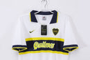 Camiseta oficial del Boca Juniors temporada 1996 1997 retro para hombre, diseño clásico Xeneize de Tienda Hincha Futbolero, Camiseta Boca Juniors retro, Boca 96/97, Ropa Boca Juniors vintage, Comprar camiseta Boca Juniors, Xeneizes, La Bombonera, Fútbol argentino años 90, Camisetas fútbol retro, Retro Boca Juniors 1997, Historia Boca Juniors, Colección Boca, Liga Argentina.