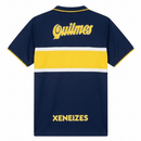 Camiseta Boca Juniors Primera Equipación 1996/97 Hombre Retro- Boca Juniors, Boca, CABJ, Xeneizes, Bosteros, La Bombonera, Futbol Argentino, Argentina, Nike, Maradona, Diego Maradona, Caniggia, Claudio Caniggia, Riquelme, 1996, 1997, Retro, Vintage, Camiseta Clásica, Primera Equipación, Home Kit, Azul y Oro, Blue and Gold, Hombre, Men, Camiseta de Hombre, Tienda Hincha Futbolero