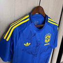 Camiseta hombre Brasil temporada 2025 2026 edición limitada color azul con gráfico del Cristo Redentor escudo bordado calidad 1.1 oficial, Brasil 2025, Camiseta Brasil azul, Brasil Cristo Redentor, Camiseta Brasil edición limitada, Ropa barata Brasil, Calidad 1.1 Brasil, Selección brasileña 2026, Tienda Hincha Futbolero, Canarinha, Bloke Core Brasil.