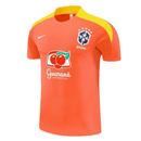 Camiseta hombre entrenamiento selección Brasil temporada 2025 2026 color naranja escudo bordado CBF calidad 1.1 oficial, Brasil 2025, Camiseta entrenamiento Brasil, Brasil naranja 2026, Camiseta práctica Brasil, Ropa Brasil barata, Calidad 1.1 Brasil, CBF Training, Tienda Hincha Futbolero, Brazil Training Jersey Orange.
