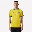 Camiseta hombre selección de Brasil mundial 1998 primera equipación amarilla cuello redondo verde retro calidad 1.1 premium Ronaldo Tienda Hincha Futbolero. Brasil 1998, Camiseta Brasil retro, Ropa Brasil clásica, Camiseta Brasil 98 amarilla, Calidad 1.1 Brasil, Ronaldo Nazario 98, Tienda Hincha Futbolero, Brazil Retro Jersey 1999.