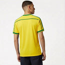 Camiseta hombre selección de Brasil mundial 1998 primera equipación amarilla cuello redondo verde retro calidad 1.1 premium Ronaldo Tienda Hincha Futbolero. Brasil 1998, Camiseta Brasil retro, Ropa Brasil clásica, Camiseta Brasil 98 amarilla, Calidad 1.1 Brasil, Ronaldo Nazario 98, Tienda Hincha Futbolero, Brazil Retro Jersey 1999.