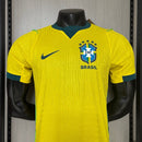 Camiseta Brasil primera equipación 2026 2027 hombre amarilla versión jugador auténtica calidad 1.1 oficial Tienda Hincha Futbolero Brasil Player Jersey, Camiseta Brasil 2026, Brasil Player Version, Camiseta auténtica Brasil, Equipación Brasil jugador, Comprar jersey Brasil 2026, Calidad 1.1 premium, CBF oficial, Jersey mundial 2026 auténtico, Ropa de fútbol Brasil Slim Fit.