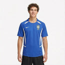 Camiseta oficial de la selección de Brasil segunda equipación temporada 2002 2003 retro para hombre de Tienda Hincha Futbolero, Camiseta Brasil retro, Brasil 2002/03, Ropa Brasil vintage, Comprar camiseta Brasil Penta, Canarinha, CBF, Camisetas fútbol retro, Retro Brasil 2002 segunda, Colección selección brasileña, Fútbol años 2000.