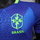 Camiseta hombre Selección Brasil temporada 2025 2026 segunda equipación azul versión jugador auténtica con gráficos exclusivos calidad 1.1 oficial, Brasil 2025, Camiseta Brasil azul, Brasil Away Authentic 25/26, Camiseta visitante Brasil, Camiseta barata Brasil, Calidad 1.1 Brasil, Copa del Mundo 2026, Tienda Hincha Futbolero, Joga Bonito, Bloke Core Azul.